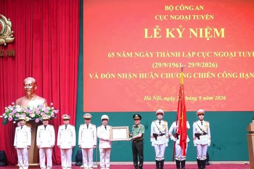 Đại tướng Lương Tam Quang trao Huân chương Chiến công hạng nhất tặng Cục Ngoại tuyến
