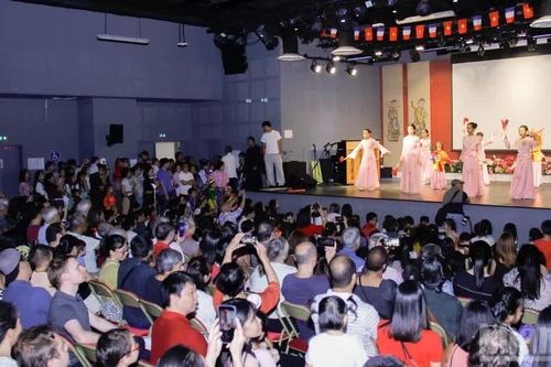 Rộn ràng Tết Trung thu tại Pháp