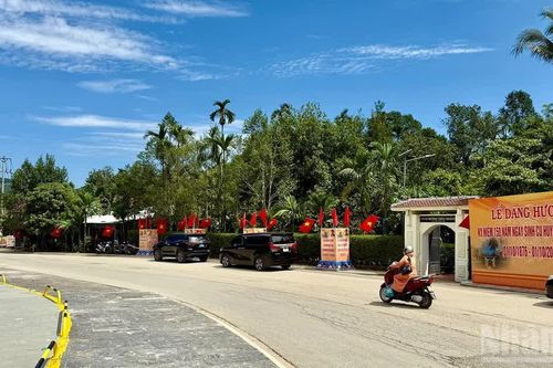 Sẵn sàng cho Lễ dâng hương, dâng hoa nhằm tưởng niệm và tri ân cụ Huỳnh Thúc Kháng