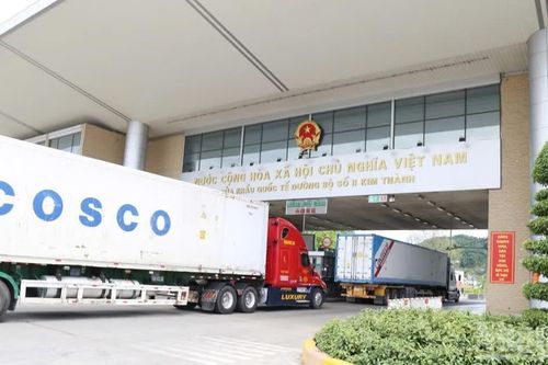 Kim ngạch xuất, nhập khẩu qua cửa khẩu quốc tế Lào Cai tăng 79%