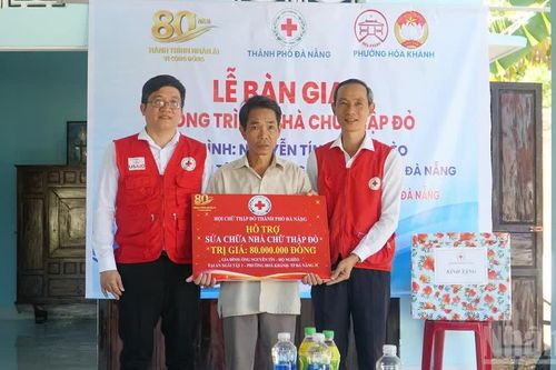 Đà Nẵng: Trao nhà Chữ thập đỏ thi đua '80 ngày hành động vì cộng đồng'
