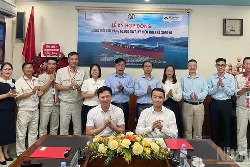 Ký hợp đồng đóng mới tàu hàng 65.000DWT