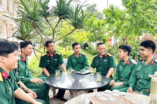 Bộ đội Côn Đảo học tập, thực hành theo Bác