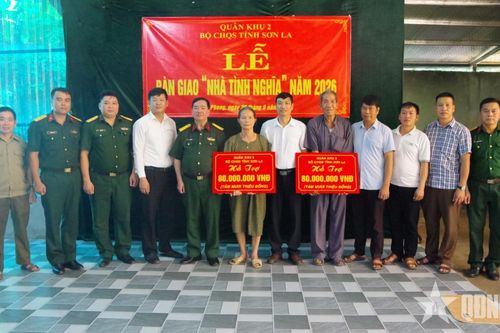 Sơn La bàn giao 'Nhà tình nghĩa' và 'Nhà đồng đội' tặng gia đình chính sách
