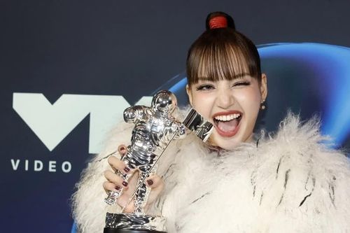 Lisa (BLACKPINK) ghi tên mình vào lịch sử tại 'VMAs 2026'