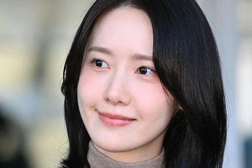 Yoona mang thai?