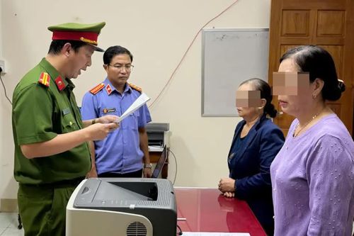 Khởi tố 6 bị can giúp sức hiệu trưởng lập hồ sơ khống