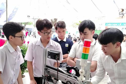 Giáo dục STEM trong trường phổ thông cần bảo đảm điều kiện triển khai