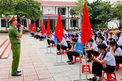 Đa dạng hình thức giáo dục pháp luật cho học sinh Quảng Trị