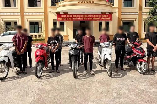 Xử lý 12 thanh niên sau clip vi phạm giao thông đăng tải trên mạng xã hội