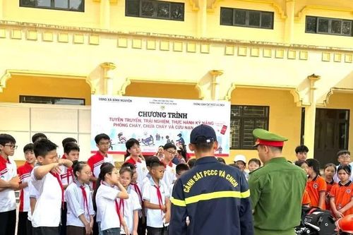Tăng cường kỹ năng phòng cháy, bảo đảm an toàn trường học ở Phú Thọ