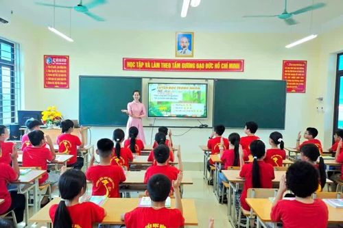 Nâng cao năng lực số cho giáo viên, đưa AI vào lớp học ở Phú Thọ