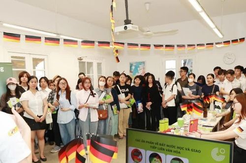 Đi làm việc ở nước ngoài: Tiếp cận cơ hội, hạn chế rủi ro