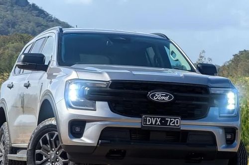 Đánh giá Ford Everest 2027 bản máy dầu bốn xi-lanh
