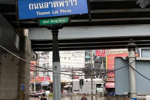 Bangkok cho phép công chức nghỉ làm, học sinh nghỉ học vì ngập lụt diện rộng