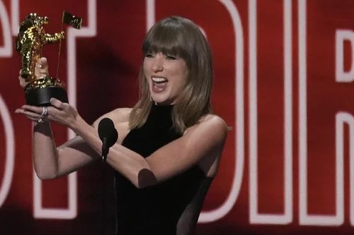 Taylor Swift thắng lớn tại MTV VMAs, gây tranh luận với album mở rộng