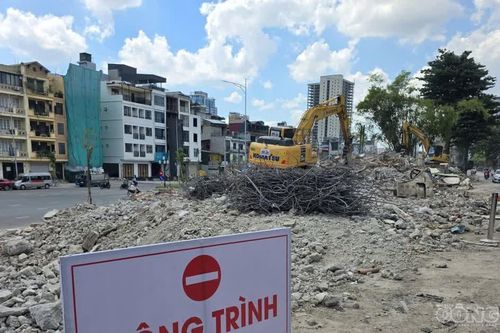 Cận cảnh giải phóng mặt bằng khu đất 'xen kẹt' làm bãi đỗ xe, vườn hoa trên đường La Thành