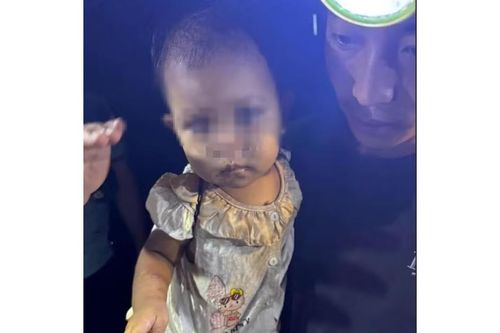 Tìm bé gái 1 tuổi đi lạc trong đêm
