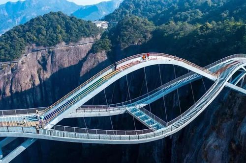 Tên là cầu Như Ý nhưng nhìn đã thấy thót tim