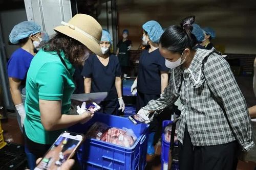 Suất ăn có thịt như 'tóp mỡ': Trường tạm dừng bữa ăn bán trú