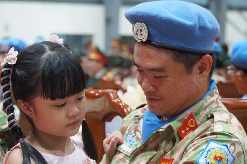 Ngày đoàn tụ của những người lính mũ nồi xanh trở về từ Nam Sudan