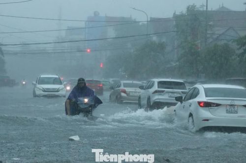 Nghệ An: Từ trận 'đại hồng thủy' sau 41 năm, tuyến kênh quanh năm đen ngòm có nên ngầm hóa?