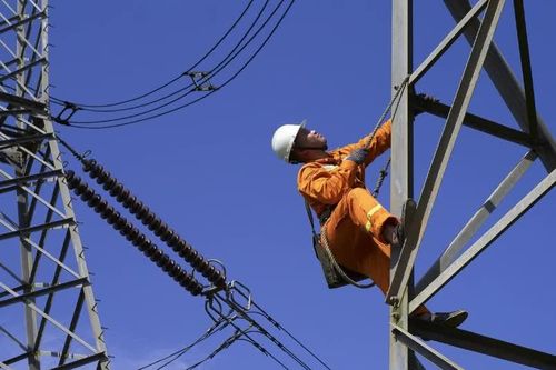 Không để mọi rủi ro, chi phí đầu tư điện chuyển sang người dân