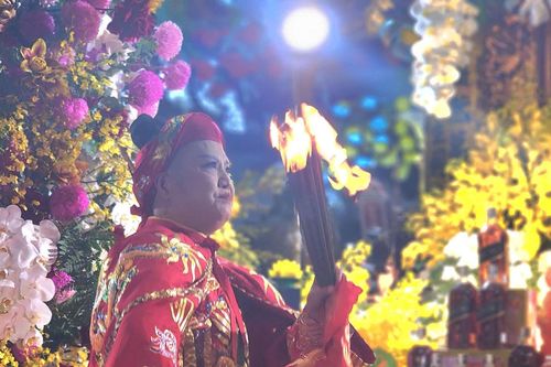 Hơn 1000 đoàn và thanh đồng hầu Thánh ở Kiếp Bạc