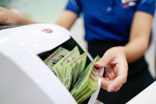 Mỗi tháng gửi ngân hàng 5 triệu, cô gái sở hữu một chồng sổ tiết kiệm
