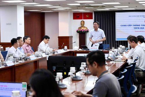 TPHCM yêu cầu không né tránh, đùn đẩy khi cung cấp thông tin cho báo chí