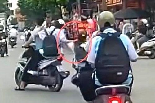 Hiệu trưởng lên tiếng vụ nữ sinh bị kéo tóc ngã xe giữa đường