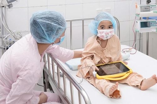 Chị gái suy tủy xương vô căn được cứu sống nhờ em trai