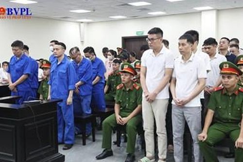 Hai 'ông trùm' đường dây sản xuất, buôn bán sữa giả cùng lĩnh 30 năm tù