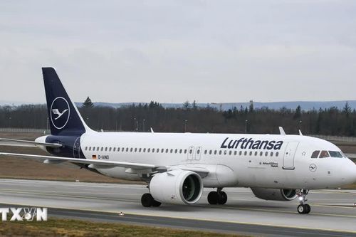 Đức: Pin sạc dự phòng bốc cháy, máy bay Lufthansa phải chuyển hướng