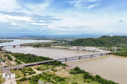 Nghệ An: Khẩn cấp ứng phó sạt lở bờ sông Lam, bảo vệ khu dân cư