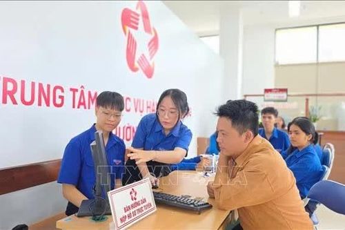 Chuyển đổi số ở Gia Lai: Đi từng ngõ, gõ từng nhà, hướng dẫn từng người dân