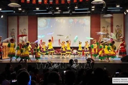 Gìn giữ hồn Việt qua ngày hội Trung thu tại Pháp