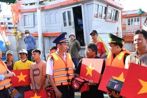 Cảnh sát biển tăng cường kiểm tra, xử lý vi phạm khai thác IUU