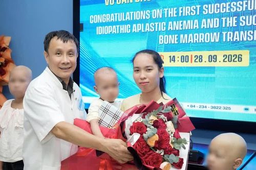 Chị gái được cứu nhờ tủy của em trai 18 tháng tuổi