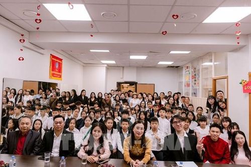 Tôn vinh tiếng Việt: Bền bỉ lan tỏa bản sắc Việt trên xứ tuyết
