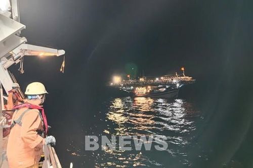 Cứu nạn khẩn cấp ngư dân mắc bệnh cách Nha Trang hơn 300 hải lý