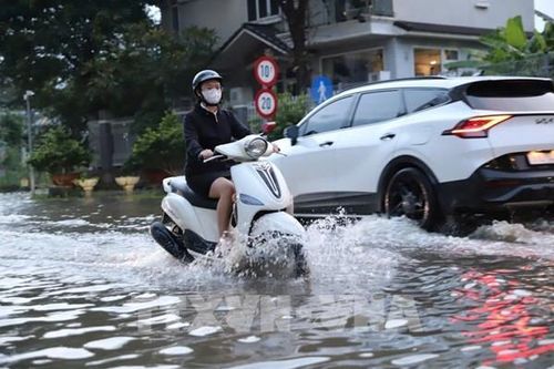 TP. Hồ Chí Minh ngập cục bộ một số tuyến đường dù nhiều nơi không mưa