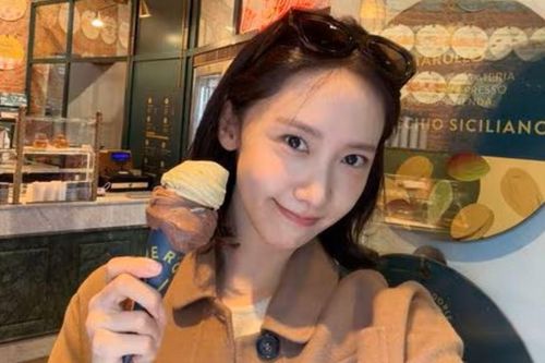 Yoona (Girls' Generation) khoe vẻ đẹp tựa nàng thơ giữa lòng nước Ý