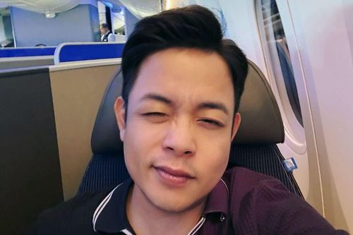 Quang Lê bay về Việt Nam gặp 'người thương' kém 24 tuổi
