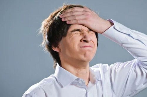 Tại sao đang nói chuyện bỗng quên mất mình định nói gì?