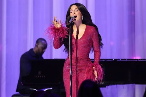 Kacey Musgraves xúc động tưởng nhớ Dolly Parton tại VMAs 2026