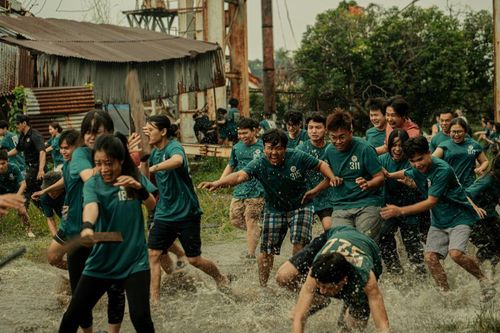 'Trại Buôn Người' lập kỷ lục, doanh thu tăng sốc