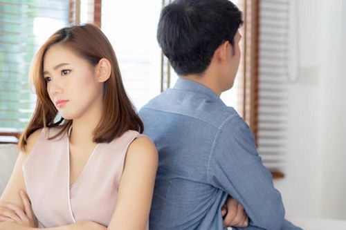 Ở chung nhà nhưng vợ chồng trẻ 'không có chuyện gì để nói'