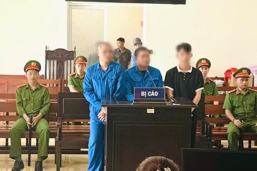Anh em họ cùng tổ chức sử dụng ma túy 4 lần trong một ngày