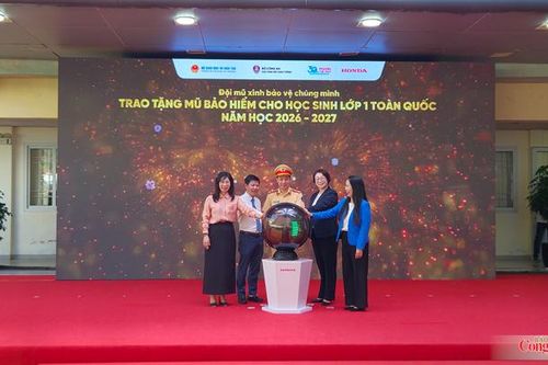 Phát động chiến dịch trao tặng 1,8 triệu mũ bảo hiểm cho học sinh lớp Một toàn quốc